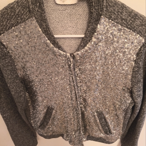 Women's shiny grey vests! Size small. - Picture 5 of 5